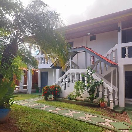 Hospedaje Quepos Exterior foto