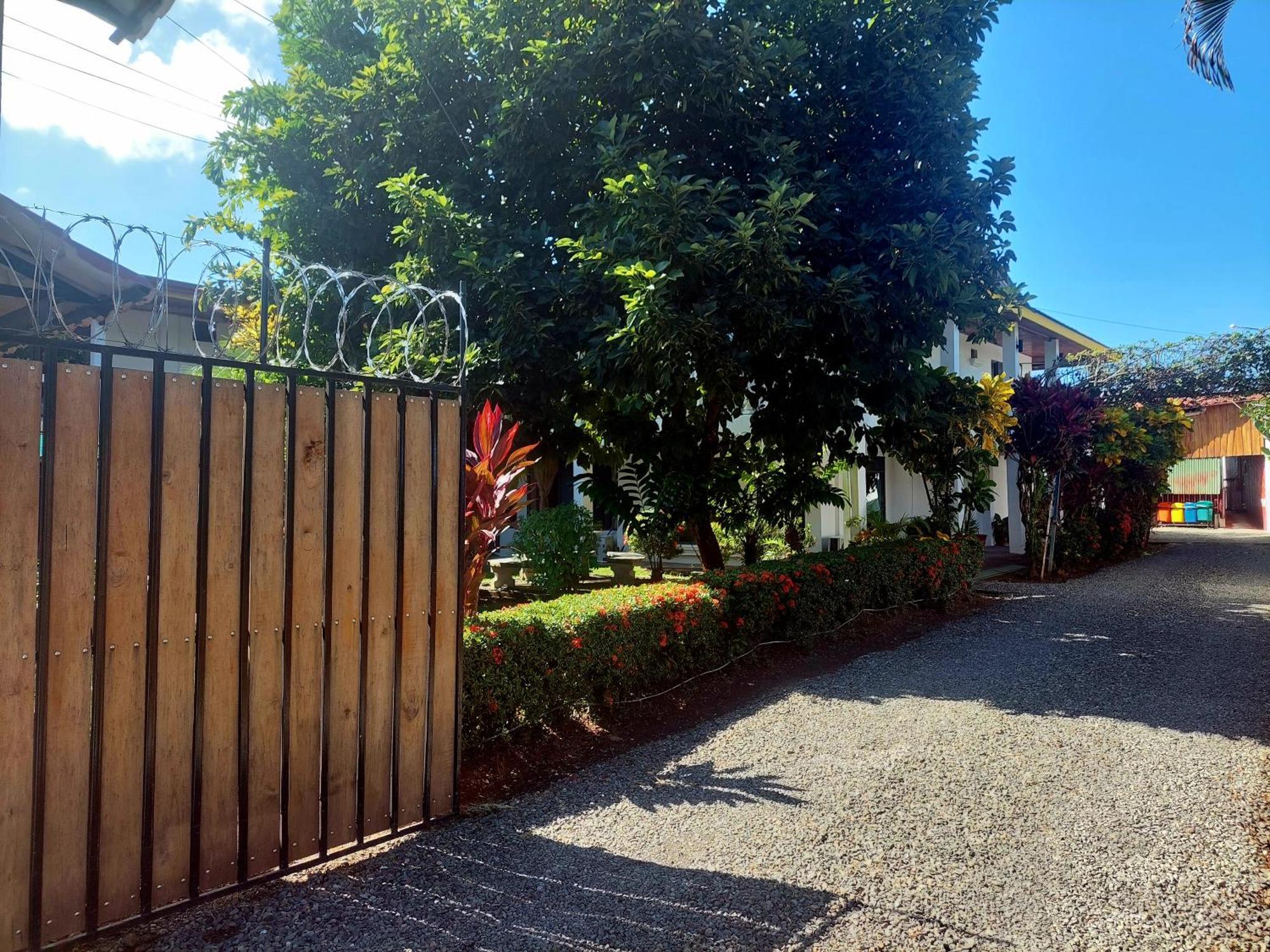 Hospedaje Quepos Exterior foto